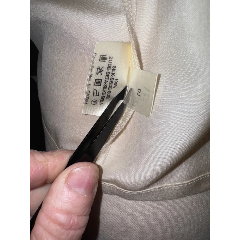 Long sleeve blouse cream colored 100% silk. To fit bust 38 inches. Yeager London - Picture 12 of 14